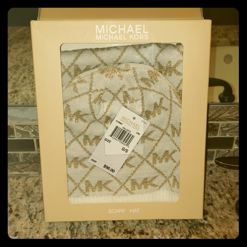 Michael Kors Scarf & Hat gift set
